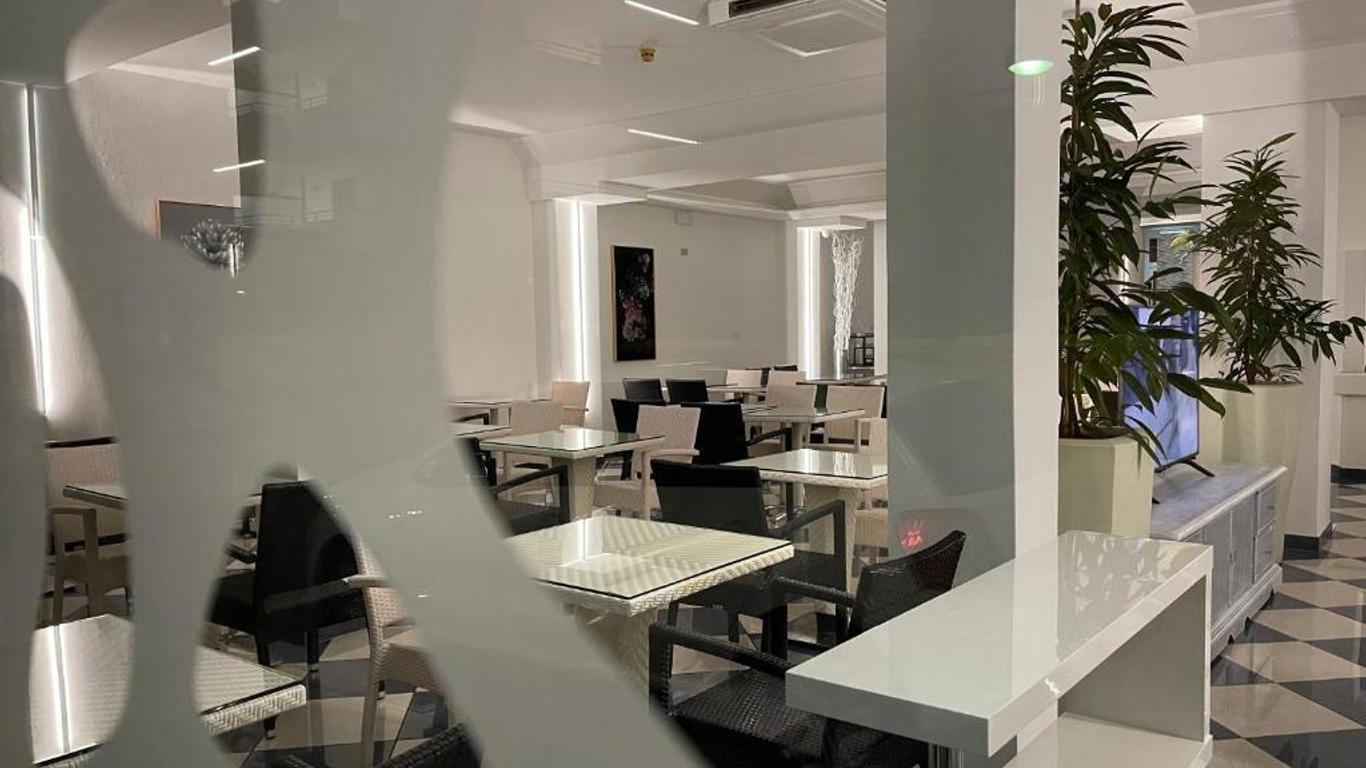 Hotel Athena