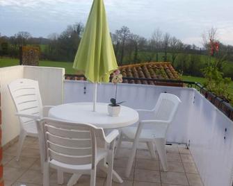 Gîte rustique avec salle de jeux et animaux en campagne - FR-1-426-336 - Saint-Julien-des-Landes - Balcón