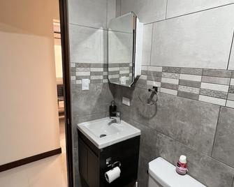 Fully equipped and furnished apartment and office. - Alajuela - Bathroom