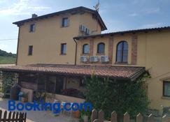 La Locanda dei Cavalieri Affittacamere - Vernasca - Building