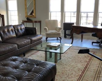 Expansive, Bright Condo with Volume Ceilings. Extra office, conference room. - Birmingham - Living room