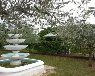 House With Barbecue, Parking, Free Wi-Fi, Veranda, Green Area - Algueiro - Pátio