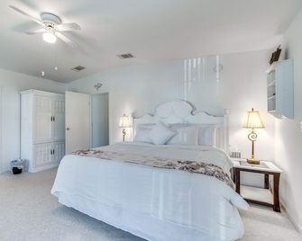 Waterfront Weeki Wachee Home w/ Fire Pit! - Spring Hill - Habitación