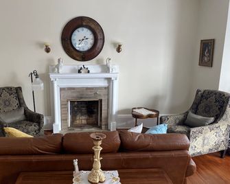 Seabank House Bed and Breakfast Hummingbird - Pictou - Living room