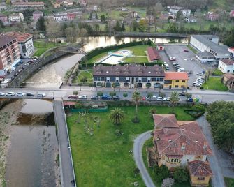 Hotel Santa Cruz - Cangas de Onís - Building