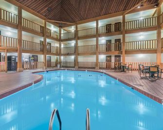 Fairbridge Inn & Suites Spearfish - Spearfish - Uima-allas