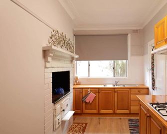 Cosy Sun-Filled Cottage - Tenterfield - Keuken