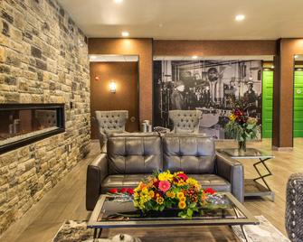 Cobblestone Hotel & Suites - Chippewa Falls - Chippewa Falls - Lobby