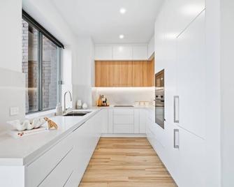 Peach at Palm View Collective - Sydney - Cucina