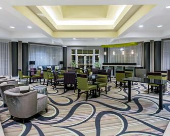 La Quinta Inn & Suites by Wyndham Dallas Arlington South - Arlington - Lounge
