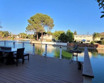 Lakefront House With Breath Taking Views - Agoura Hills - Basen