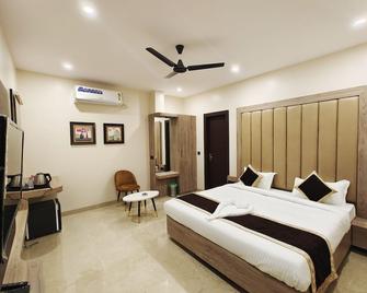 Radha Residency By Shrigo Hotels - Satna - Bedroom