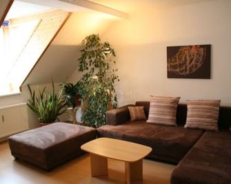 Gösser Bachgasslhof -- Bed And Breakfast -- Apartments - Leoben - Living room