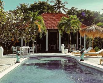 Oasis Boutique Villas - Nusa Penida - Басейн
