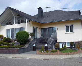 6-bed vacation apartment 2 (basement) - Holiday apartment Schmitz family - Nachtsheim - Edificio