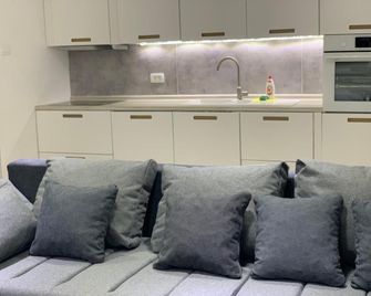 Green Apartment By Alex Rafael - Zagreb - Keuken