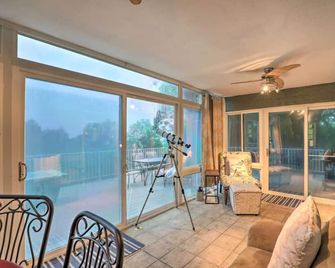 Roamer's Respite - A Prime Location with Scenic Views For Your Ultimate Retreat - Sylva - Sala de estar