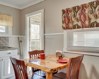 Cozy Pennsylvania Home with Fire Pit and Dock Access! - Carbondale - Comedor