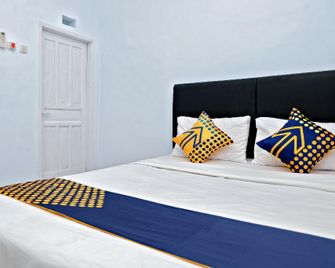 Spot On 2847 Anggrek Homestay Syariah - Makassar - Bedroom