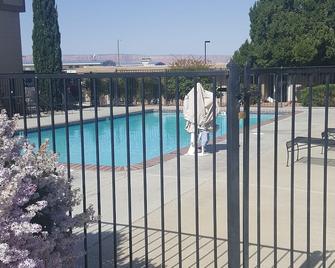 ليك بويل كانيون إن - باج - حوض السباحة