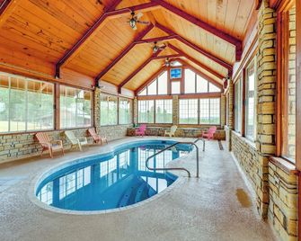 Hike and Fish Studio with Pool Access in Shirley! - Fairfield Bay - Pool