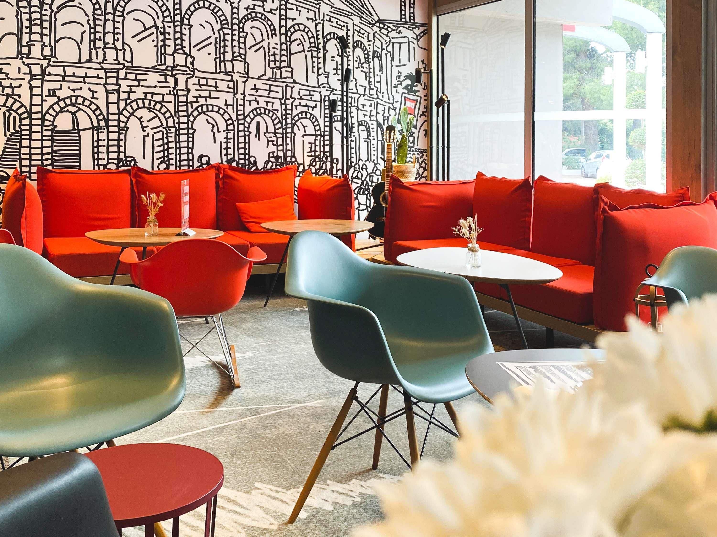 ibis Nîmes Ouest - נים - בר