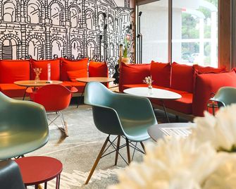ibis Nîmes Ouest - Nîmes - Area lounge
