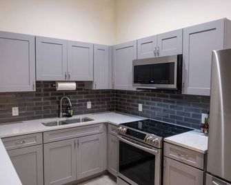 Hoosier Suite Downtown Bloomington On The Square - Bloomington - Kitchen