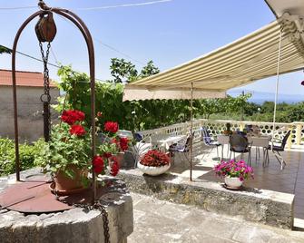Guest house Tom - Malinska - Patio