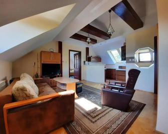 Noclegi W Ksiegarni - Bielsko-Biała - Wohnzimmer