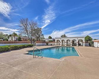 Modern Green Valley Condo - Near National Park! - Green Valley - Pool