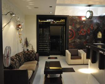 Monsoon Hotel - Shillong - Sala de estar