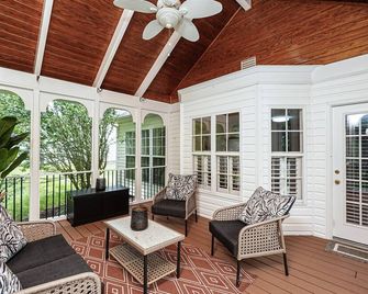 Charming 3-bedroom home in quiet Waxhaw neighborhood. - Waxhaw - Balcony