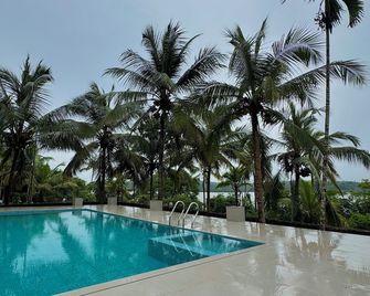 Grovestay - Parassinikadavu - Pool
