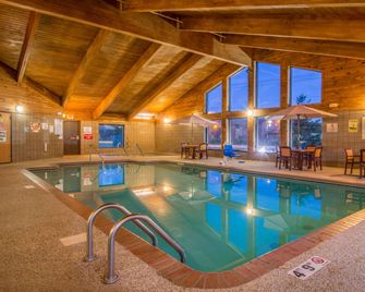 AmericInn by Wyndham Ames - Ames - Piscine