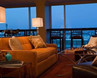 Renaissance Newark Airport Hotel - Elizabeth - Living room