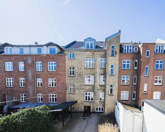 Nice 1-bed in quiet residential area - Århus - Edificio