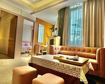 Zhanjiang Jinfu Auto Theme Hotel (Jinshawan Guanhai Long Corridor) - Zhanjiang - Lounge