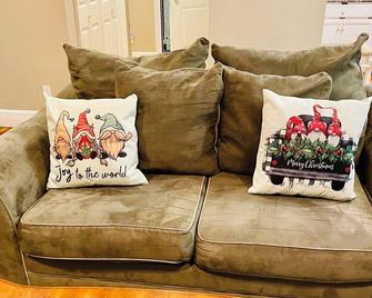 3 bdrms, Bonfire Pit, Screened Porch, Mountain Shade - Kodak - Living room