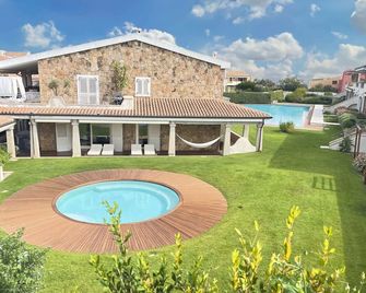 Like At Home N 12 Poolside Garden Apartment - Palau