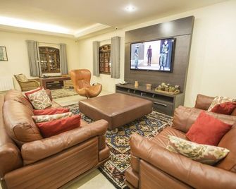 Pousada Big Bear - Campos do Jordão - Olohuone