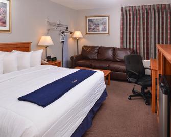New Victorian Inn & Suites Omaha - Omaha - Bedroom