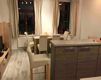 Modern apartment, Randneustadt with great connections - Dresden - Essbereich