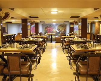 Hotel Maharana Inn - מומבאי - מסעדה