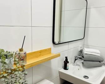 gemütliche Ferienwohnung am Ringpark - Wurzburgo - Baño