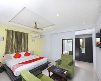 OYO 12765 Hotel Golden Rooms - Tirupati - Schlafzimmer