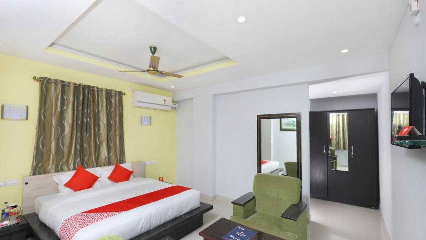 OYO 12765 Hotel Golden Rooms