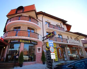 Kap House Family Hotel - בנסקו - בניין