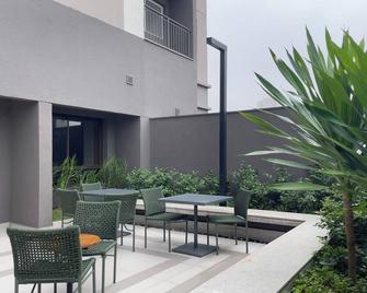 Living in Nova Klabin - Apartamentos por temporada - São Paulo - Patio