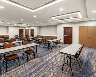 Holiday Inn Express & Suites San Antonio - Frost Bank Ctr By IHG - San Antonio - Ruang rapat